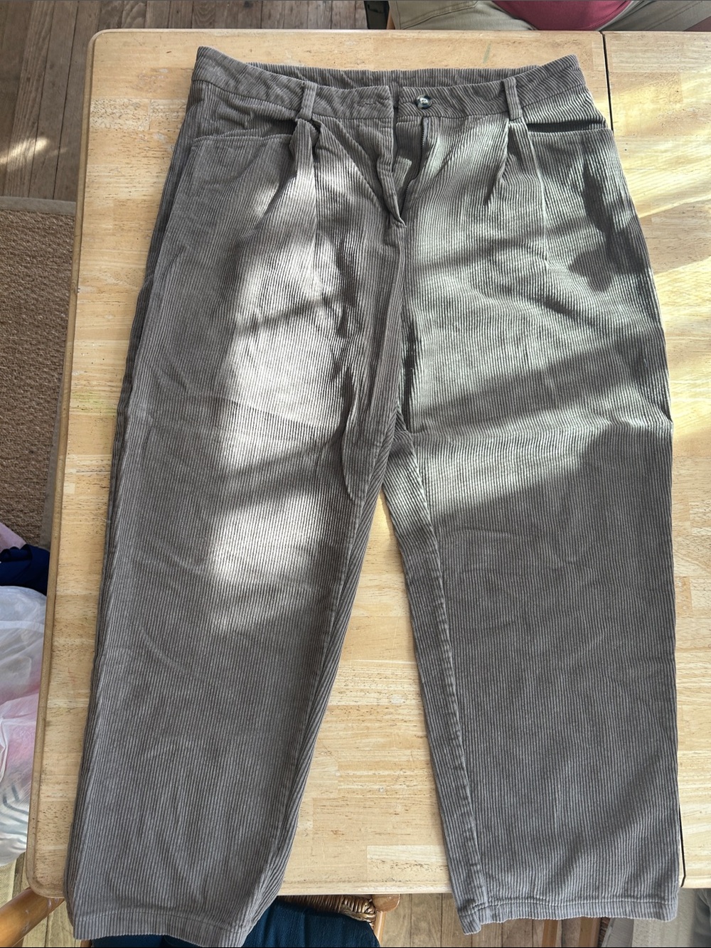 Women's Cropped Corduroy Ankle Pants in Gray